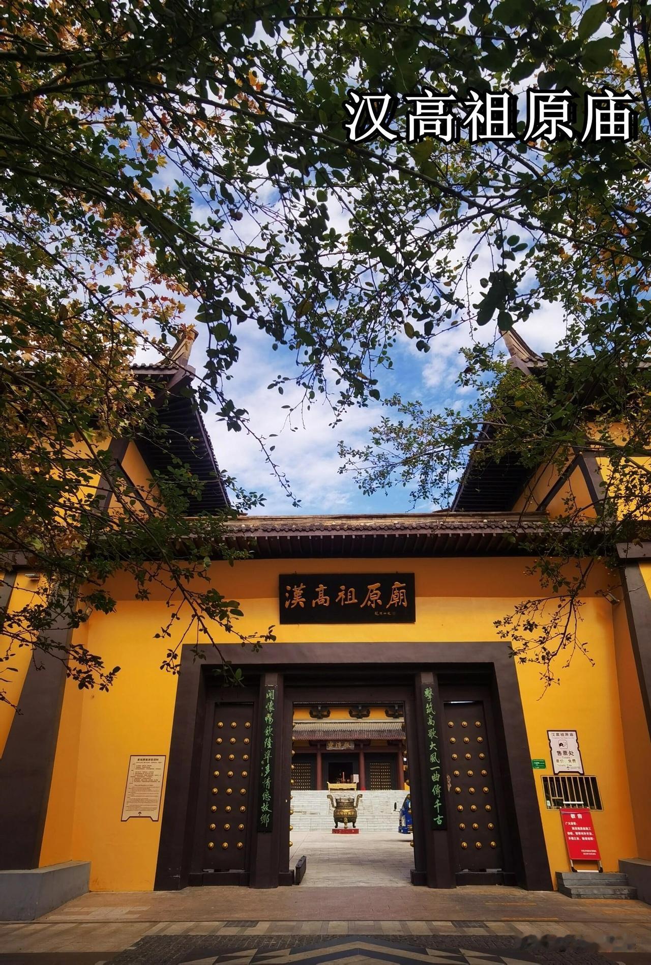 原来每一个省都有一个和本地主流完全脱节的县市。前天去长城，我在停车场
