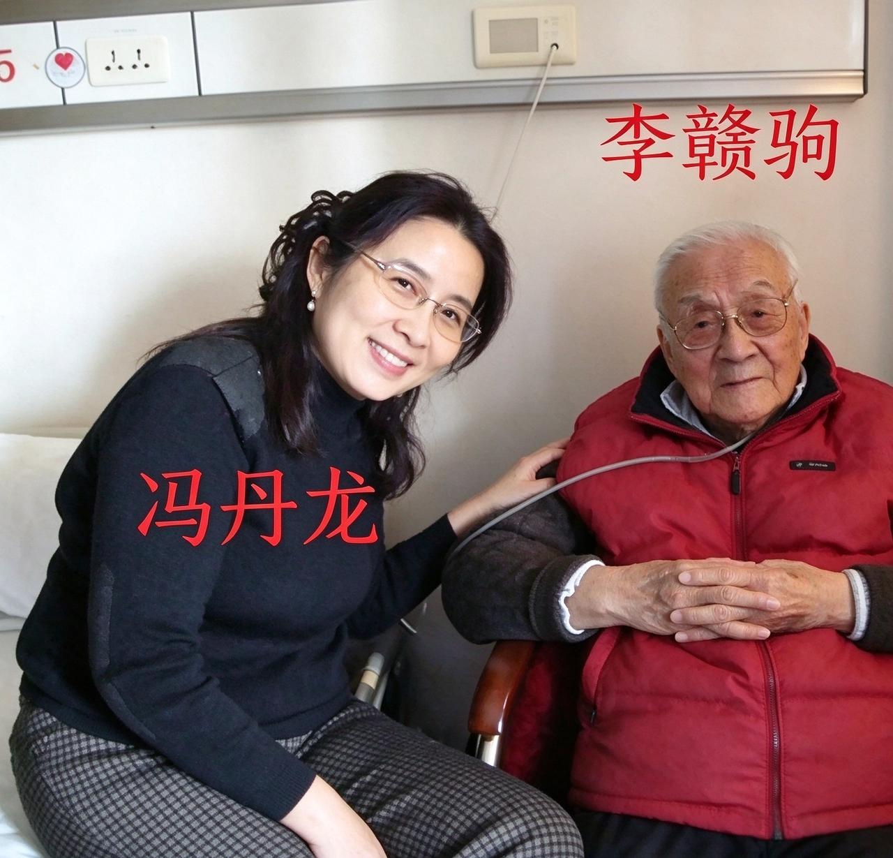 二零一一年十二月初的上海，一间病房里，冯玉祥的孙女冯丹龙俯下身，握住了李烈钧次子