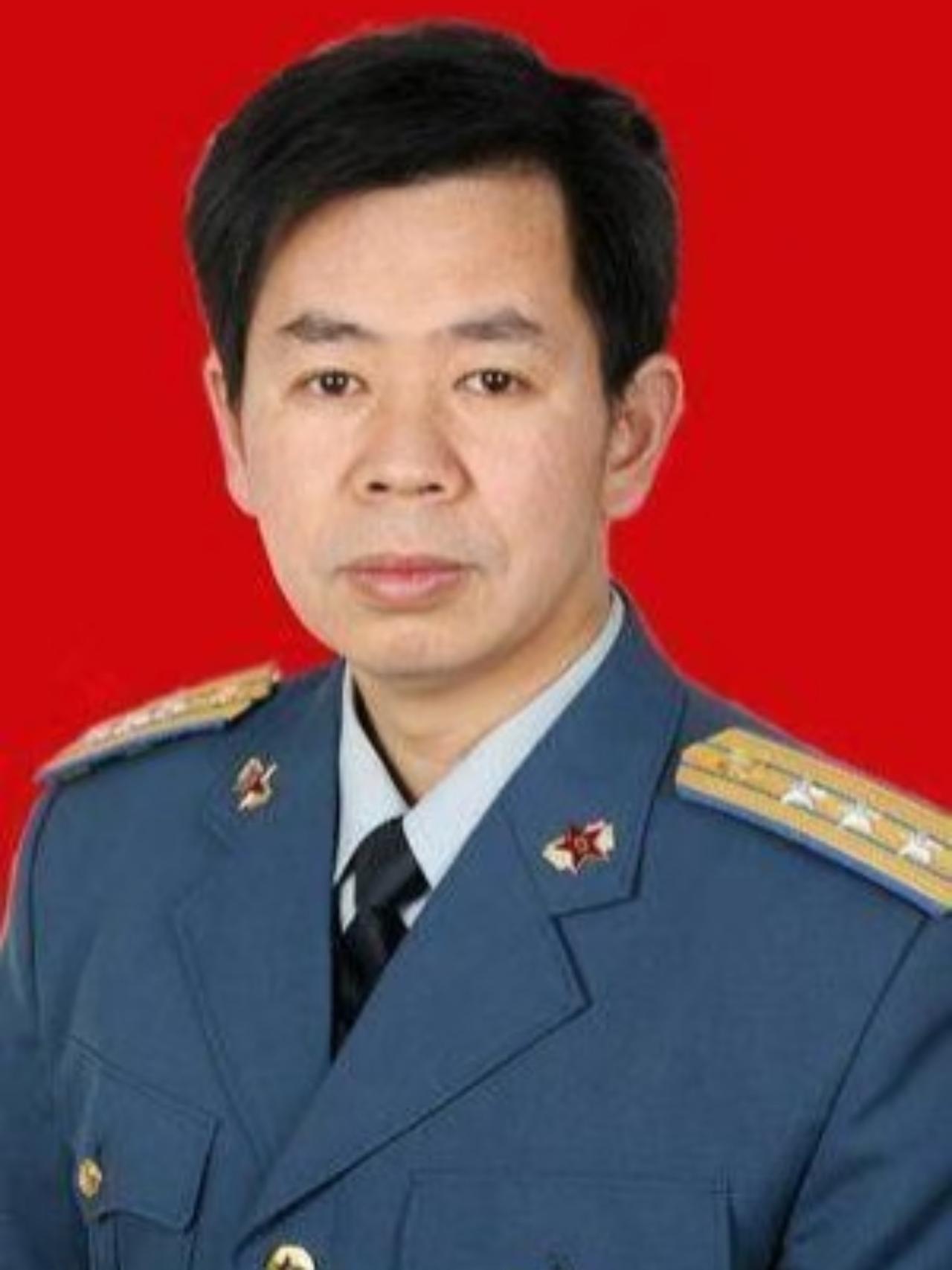 那个打断戴旭将军谈航母的女主持人，以后可能没机会了。央视军事频道这波“硬核手术