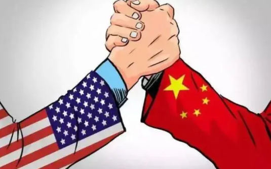 中美这两年把全世界都给弄傻眼了！以前中国说话很谨慎，总是小心翼翼。小国家们翻