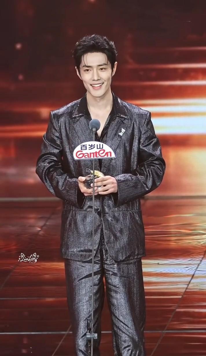 你昨晚刷到没？SMG盛典直接炸锅！35岁肖战拿视帝，刷爆3项纪录这是国剧四大