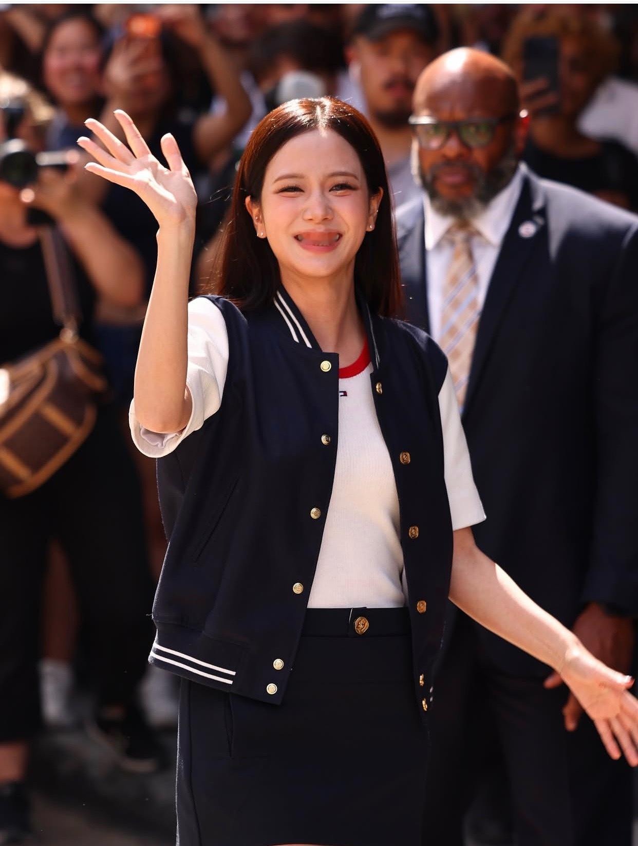 秀场分享：TOMMYHILFIGER2027春季系列时装秀本季延续红、白、藏蓝