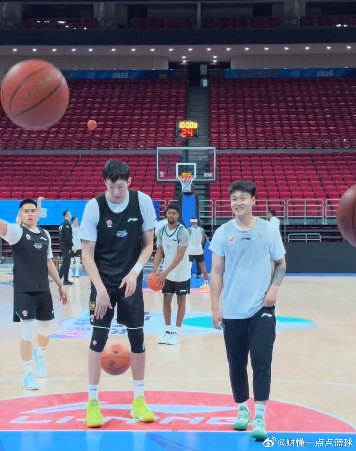 3月9日，北京首钢男篮媒体公开训练课如期举行，新外援贾维尔·麦基迎来正式亮相，周