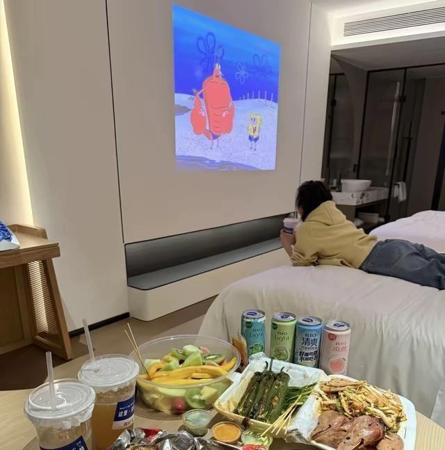 “饱暖思淫欲”这话真不是啥龌龊想法，说白了就是袁隆平爷爷让你吃太饱了。古人说的“