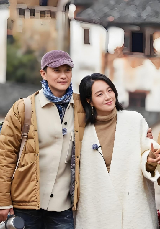 朱丹，出生于农村，7岁丧父，2年后母亲带着她改嫁，和继父、妹妹一起生活，生活很是