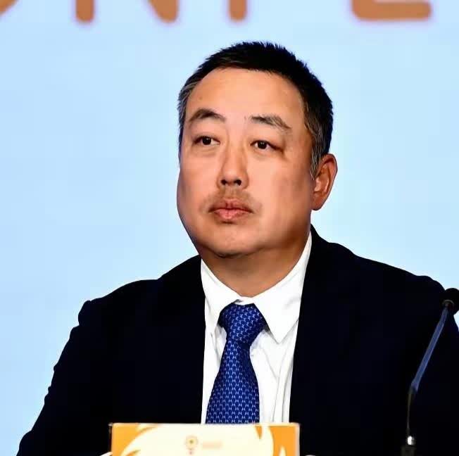 刘国梁现在肯定是急得咬牙切齿的。他怎么也想不到，刚刚下台的乒协主席，没想