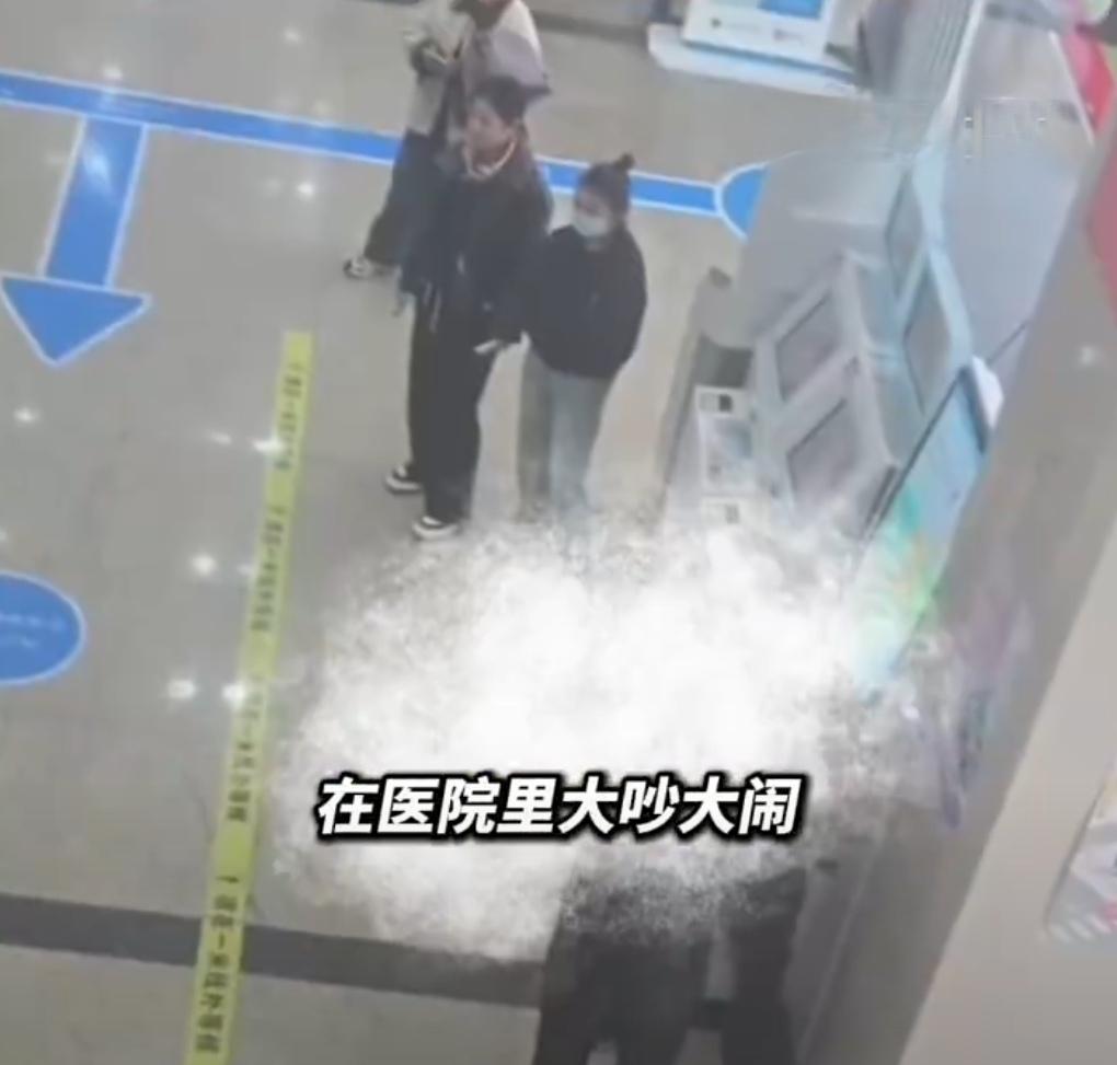 长春，吉大一院产科门诊。下午两点，走廊里有人喊：“李晓霞，3诊室。”32