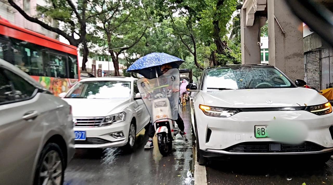 广州车主：不要违停！不要违停！不要违停！电鸡群众或将对小车违停发挥发起大规模大范