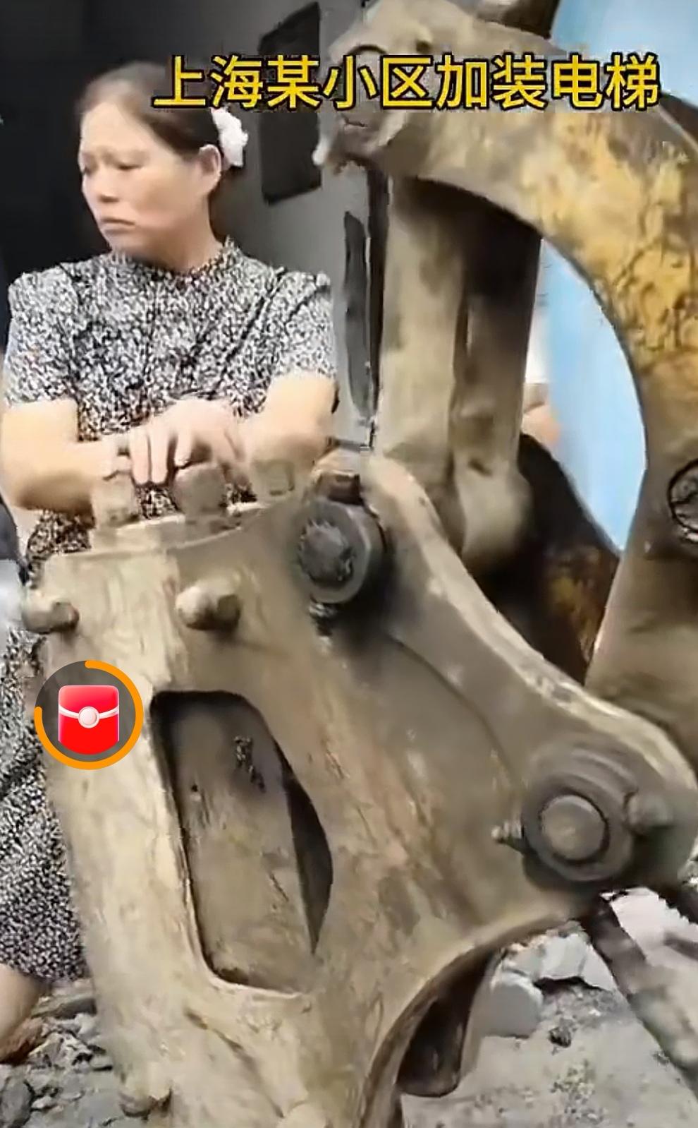 为什么老旧小区加装电梯有人会反对呢？据了解，现在各级政府都很重视这项工作，而且，