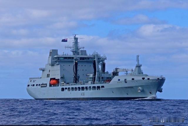 “潮汐”级快速舰队补给舰是英国皇家海军辅助舰队的大型综合补给舰。英国BMT防务设