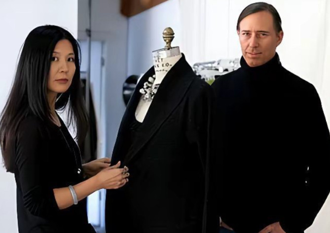 美国CEO赌博输掉一亿，怒杀亚裔美女妻子，然后吞枪自杀！10月2日早上，美国女装