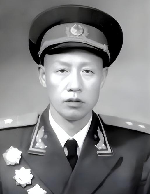 1940年，吴富善将军缴获了鬼子的一匹洋马，骑着它指挥突围时，没想到鬼子的军马训