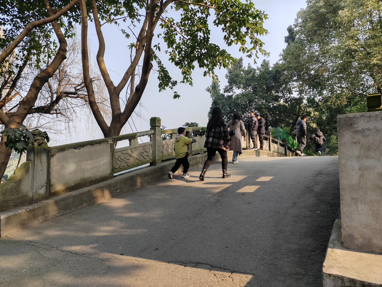 选择改善性住房通常要综合考虑地段、配套、环境、户型等因素。以下为你推荐一些区域和