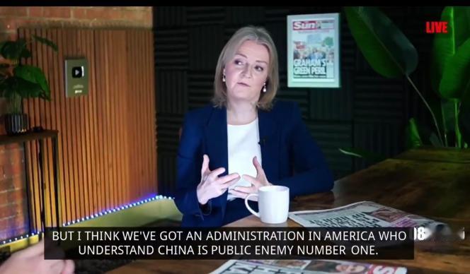 45天的政坛短命鬼又来作妖了！英国前首相特拉斯在1月28日访谈节目中表示：美国人