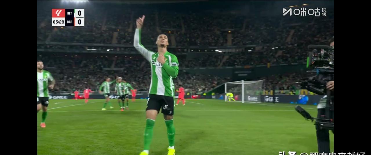 今儿贝蒂斯主场，被人按在地上摩擦了。费兰·托雷斯，三下五除二，像赶集儿似的把球