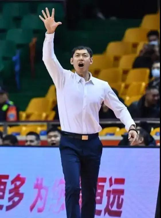 张庆鹏去北控是一步臭棋吗？北控这支俱乐部不泛神操作，用马布里换了闵鹿蕾，结果证