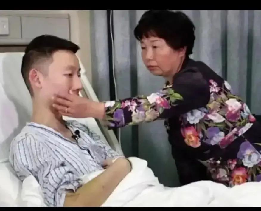 杜新枝当年跟姚策熟悉起来真的好好快速哦，2020年才相见，2021年3月姚策就走