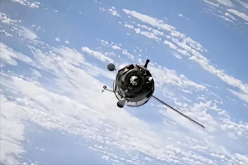 刚上天20天就“罢工”失控了！这颗编号35956的卫星，11月27日才发射，结果