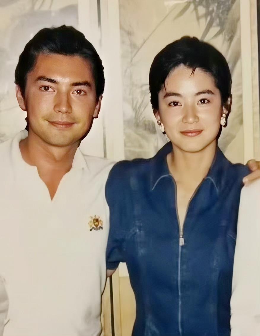 王晶说：林青霞是很美但却偏男相的女人。​在他眼里，林青霞五官立体，但却凌厉，面