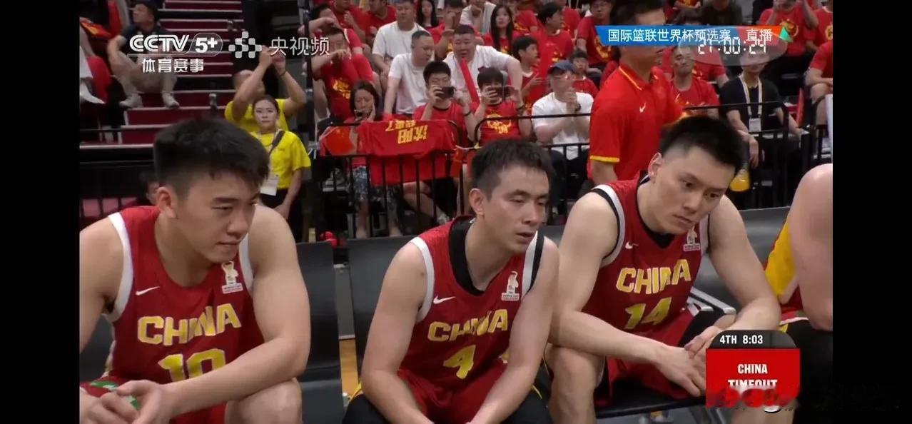中国男篮刚回到北京第二天，王俊杰立马转身飞往美国。自从回国后王俊杰一直跟随中