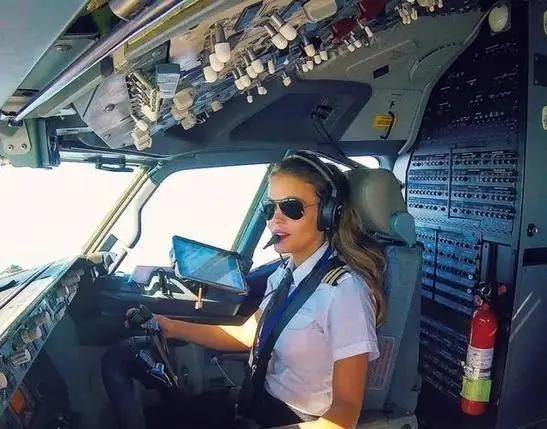 她曾是美国空军C130唯一的女飞行员,曾参加海湾战争立下赫赫战功,然而她在部队不