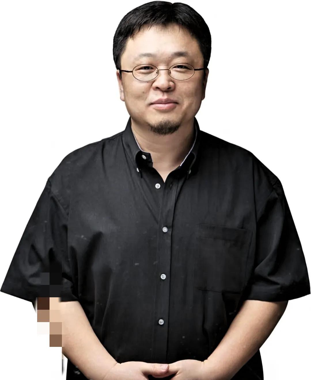 放心了！罗永浩又回到香港了，刚刚发了文。​突然觉得罗永浩有点可怜，他现在也陷入自