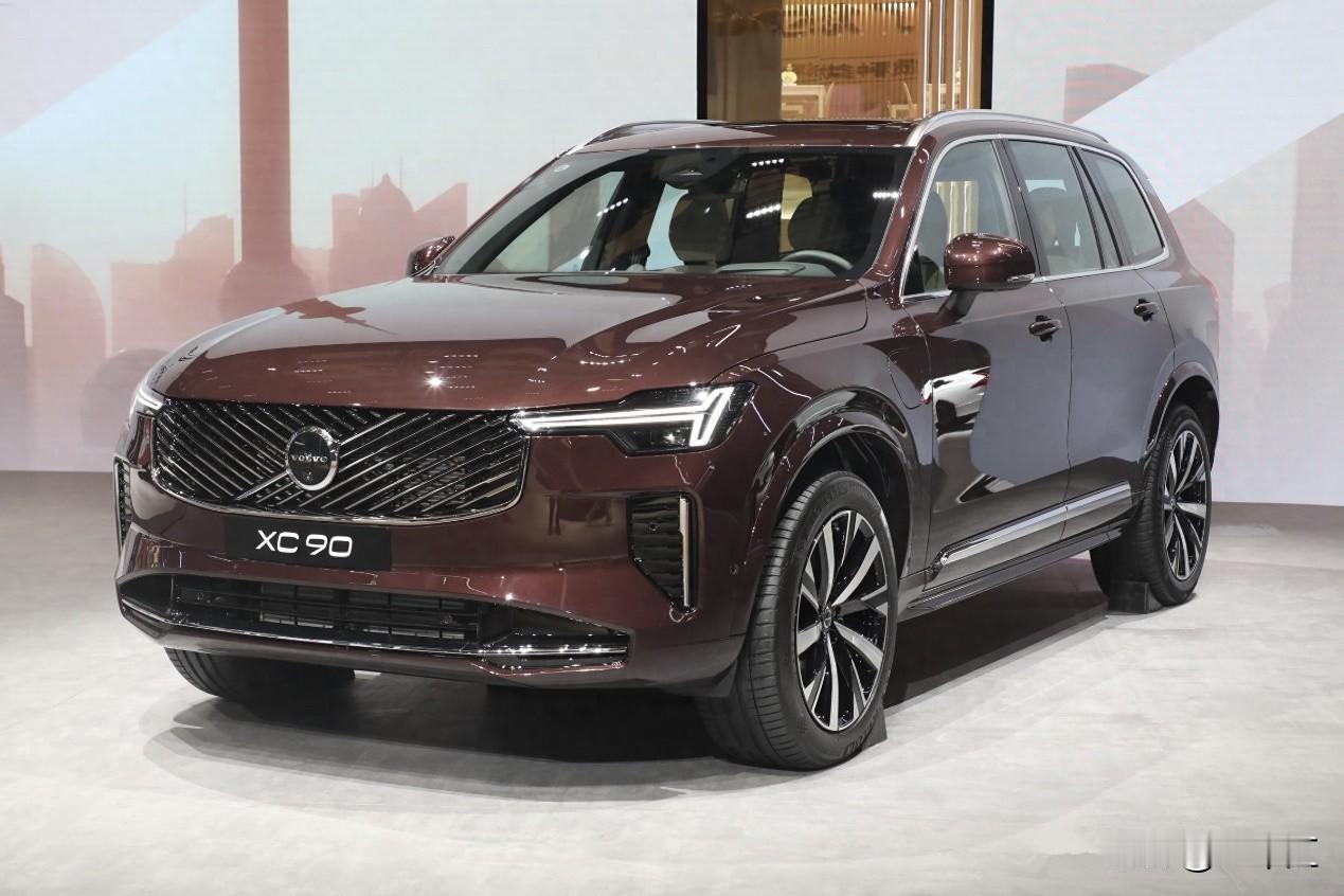 还在纠结要不要买全新XC90？它的安全直接卷到没对手，谁看了不心动。说到沃