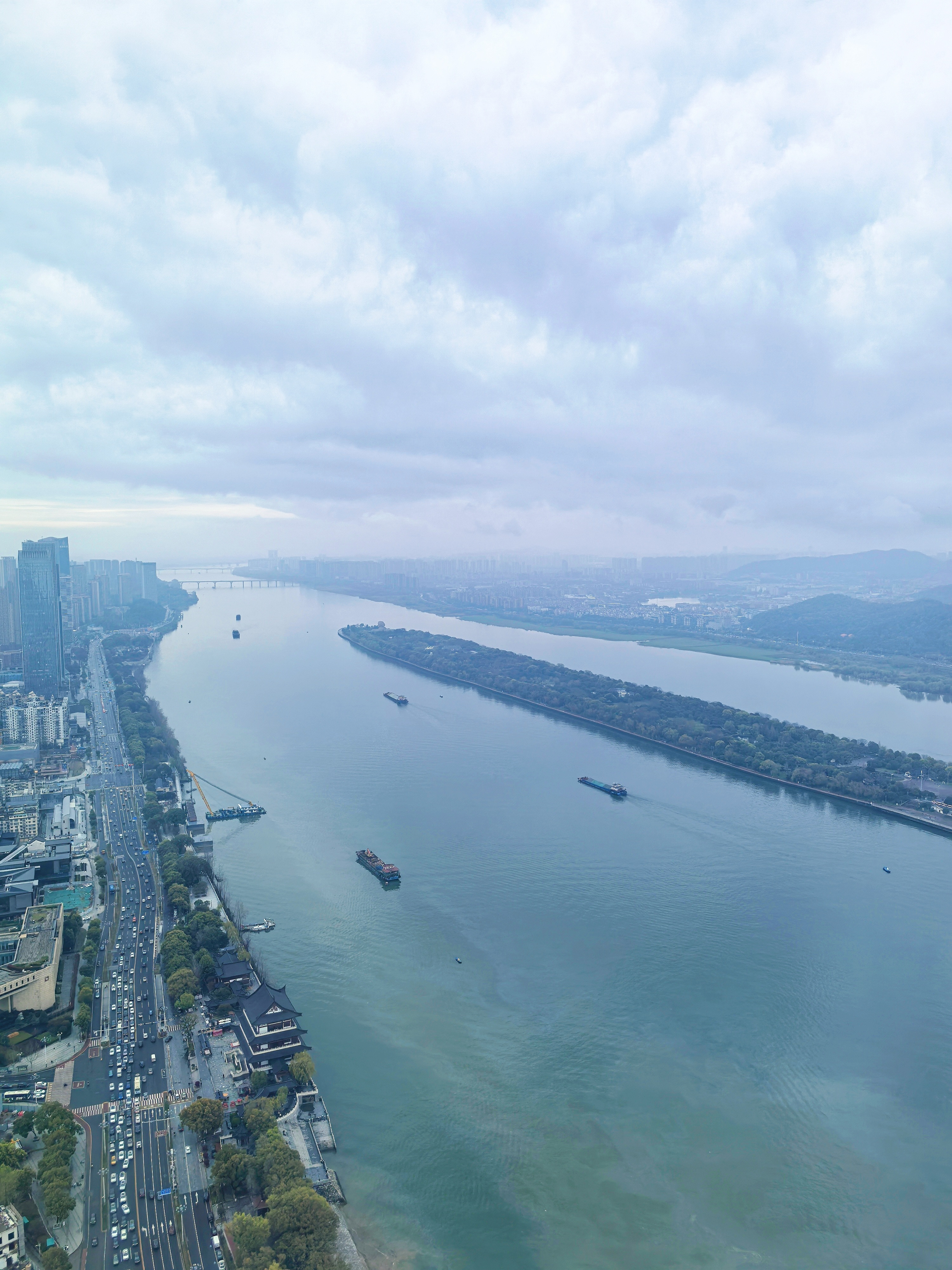 长沙的朋友们，有啥特别好吃的美食给我推荐推荐呗～