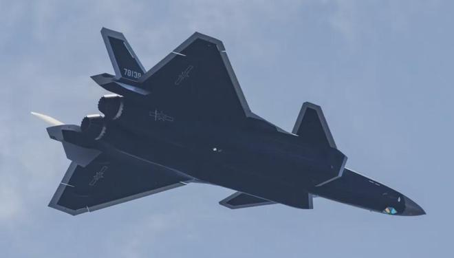 成飞已经确定，歼-20已经停产，歼-20A已开始大规模量产，更让美军绝望的是，歼