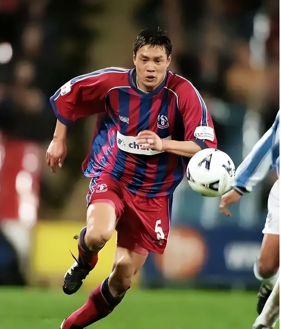 作为首批转会国外俱乐部的球员，范志毅承受的压力可想而知。有一次输球后，一家人安静