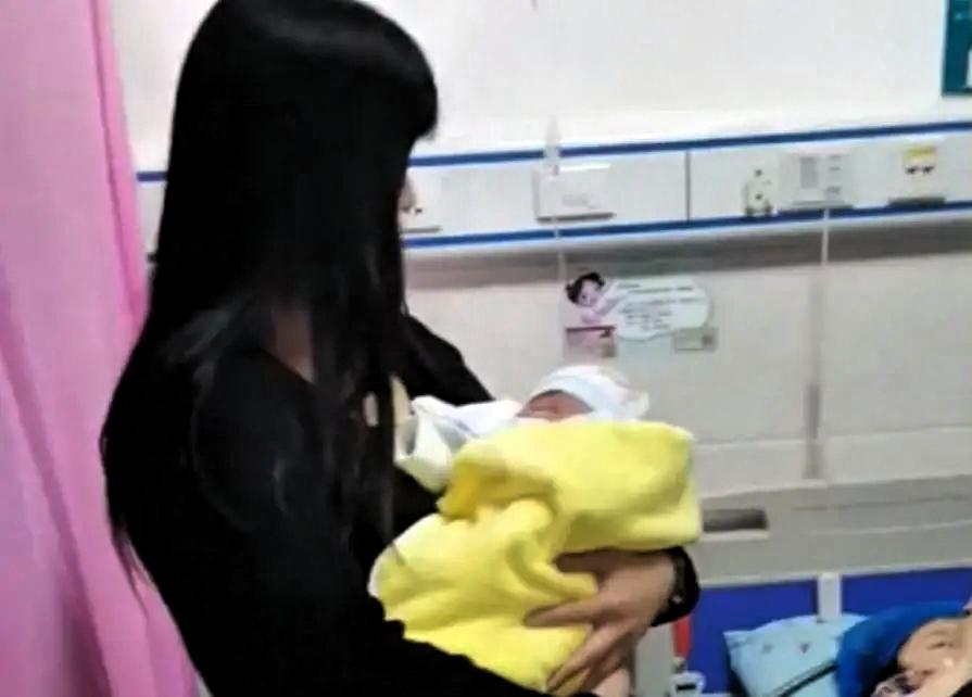 没人性！广西柳州，女子刚生下儿子，男友就跑路玩失踪。女子想给宝宝办出生证，没法联