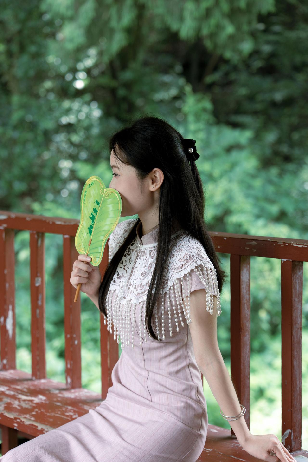 你们觉得，第几张最有故事感？ccd出片户外拍写真森系氛围感舒畅的瞬间