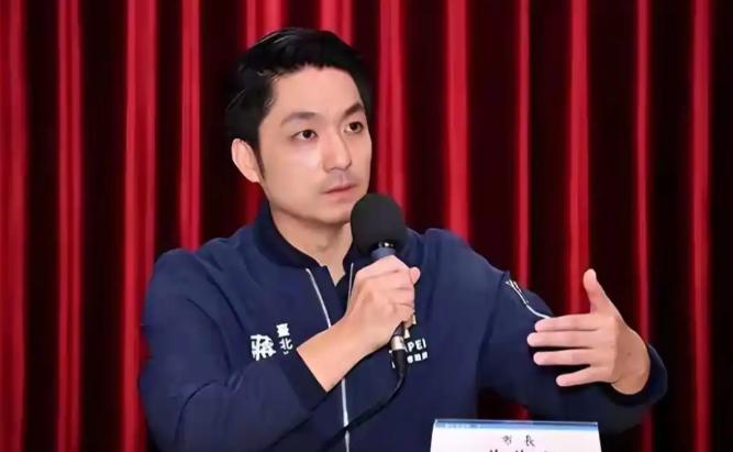 两蒋父子的灵柩在台湾桃园慈湖、头寮暂厝五十多年迟迟没有入土，部分蒋家后人愿意自掏