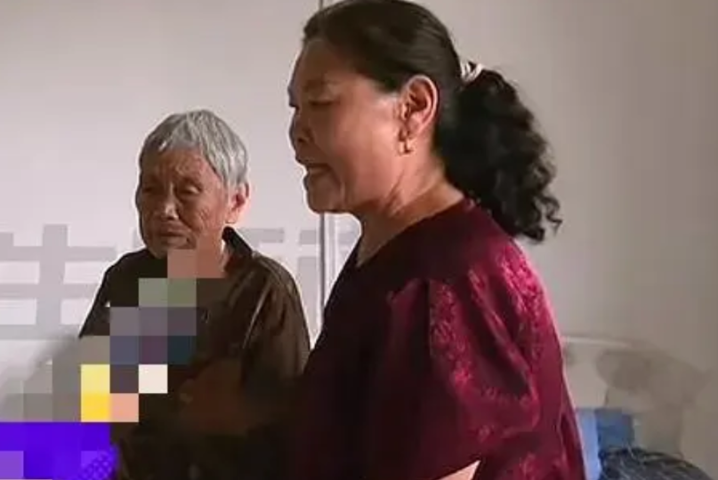 中式悲哀！河南周口，86岁的大妈生养三个儿子二个女儿，房产拆迁款都分给了三个儿子