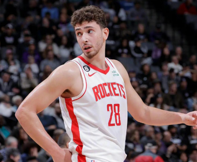 申京当然有点上头，但是他只有23岁，这是个上头的年纪。是，杜兰特最后要球没给，但