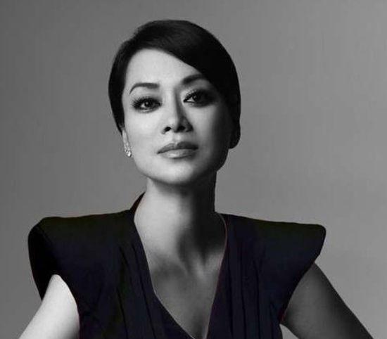 2013年4月，毛阿敏去住五星级酒店，20天的时间里，就拿走了酒店40套牙刷、牙