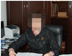 单位里女副局长姓胡，干了二十几年副局长了吧，前前后后走了五六个单位，据说当年曾是