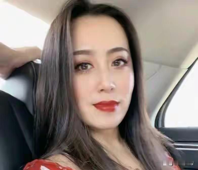 女网红嫁外国人，天天网络秀恩爱，离婚后吐槽外国人体味大！感情这东西是个人的事，