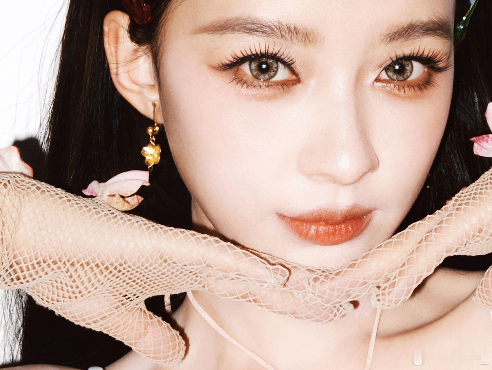 孙怡组真唱孙怡组这个舞台最大的亮点就是真实，全开麦真唱没有任何遮遮掩掩。三个人