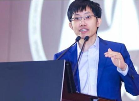不到一年，被捧上神坛的"英雄"成了"人人喊打的过街老鼠"，国家是时候出手管管AI