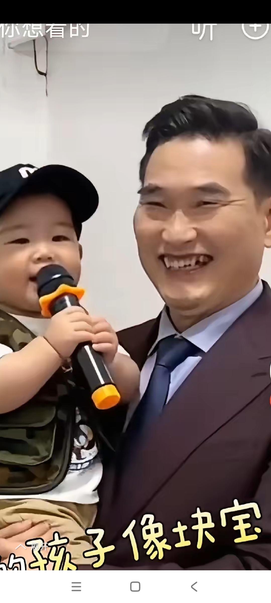 大衣哥朱之文的孙子小顺顺。确实太招人稀罕了。不仅爷爷朱之文喜欢，我们大