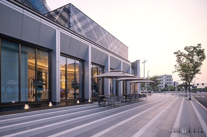 西安楼市：截至9月24日，区域成交价持续回落：雁塔区从1.5万跌到1.4万，每