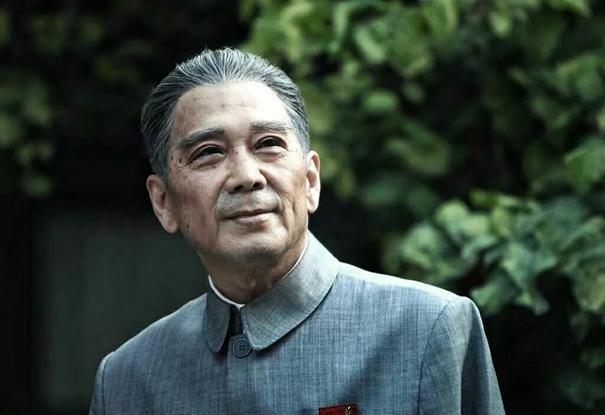 特型演员XX又病了。剧组急得跳脚。不是感冒发烧，是能演他那个“位子”的人，全