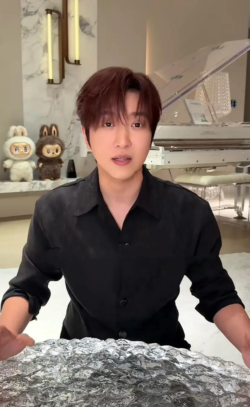 我算了笔账，网红白冰偷税的911万，相当于我这种月薪5千的普通人，不吃不喝干15