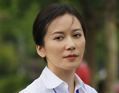 俞飞鸿发型图片 小丈夫姚澜卷发很干练