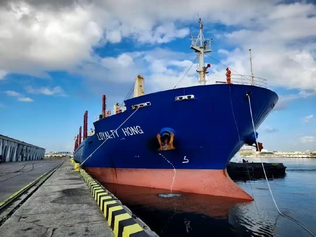 无视特朗普警告，中国巨轮抵达哈瓦那，援助古巴上万吨大米中国巨轮抵达哈瓦那港，