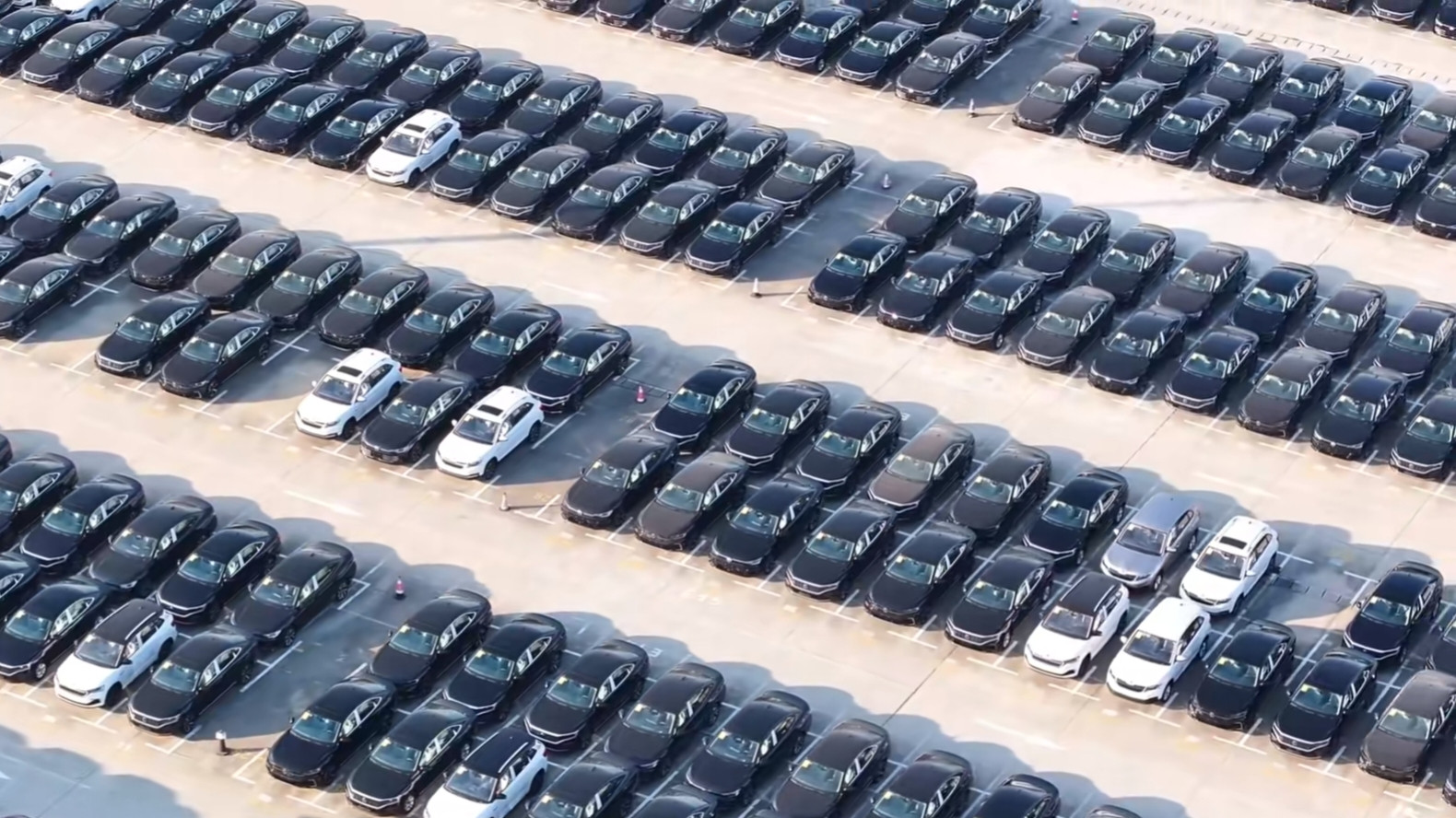 降价内卷也救不了燃油车，病根不在售价