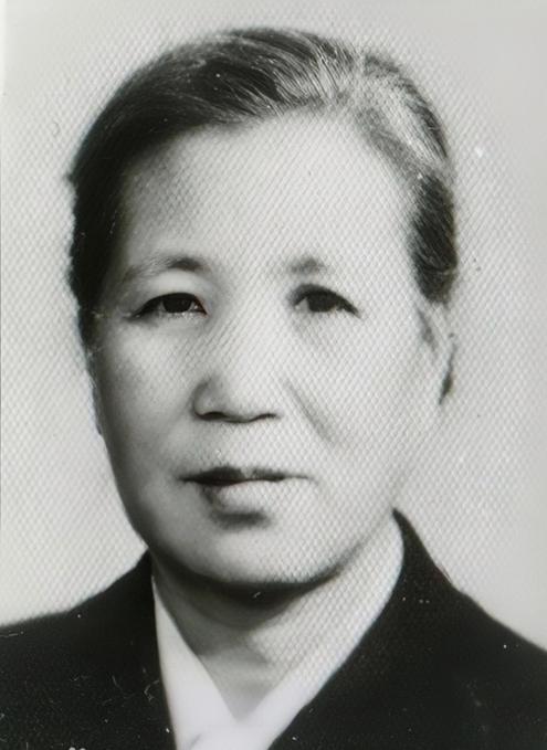 1929年，丁惟尊叛变，与叛徒王复元商议要去高密抓地下党，妻子傅玉真大惊，当即向