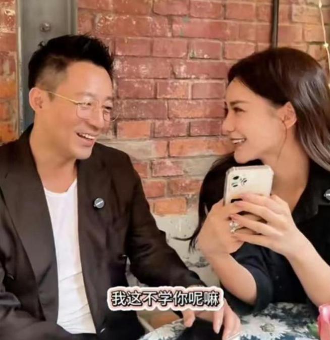 近期汪小菲和马筱梅回台北陪伴孩子引起广泛关注。焦点从夫妻情感转向玥儿和箖箖两个孩