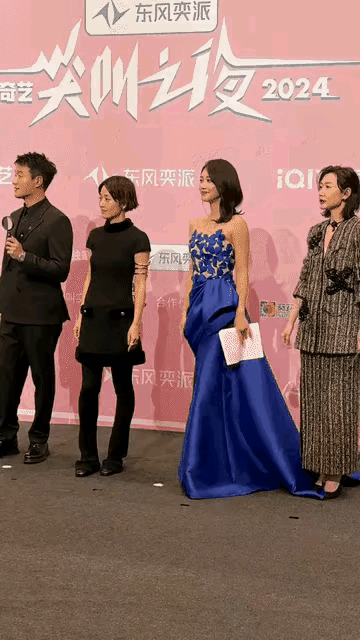 不服老不行啊，48岁的马伊琍和35岁的蓝盈莹状态大不相同。马伊琍穿衣打扮真的不